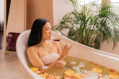 4. Không gian spa sang trọng trong phòng tắm
