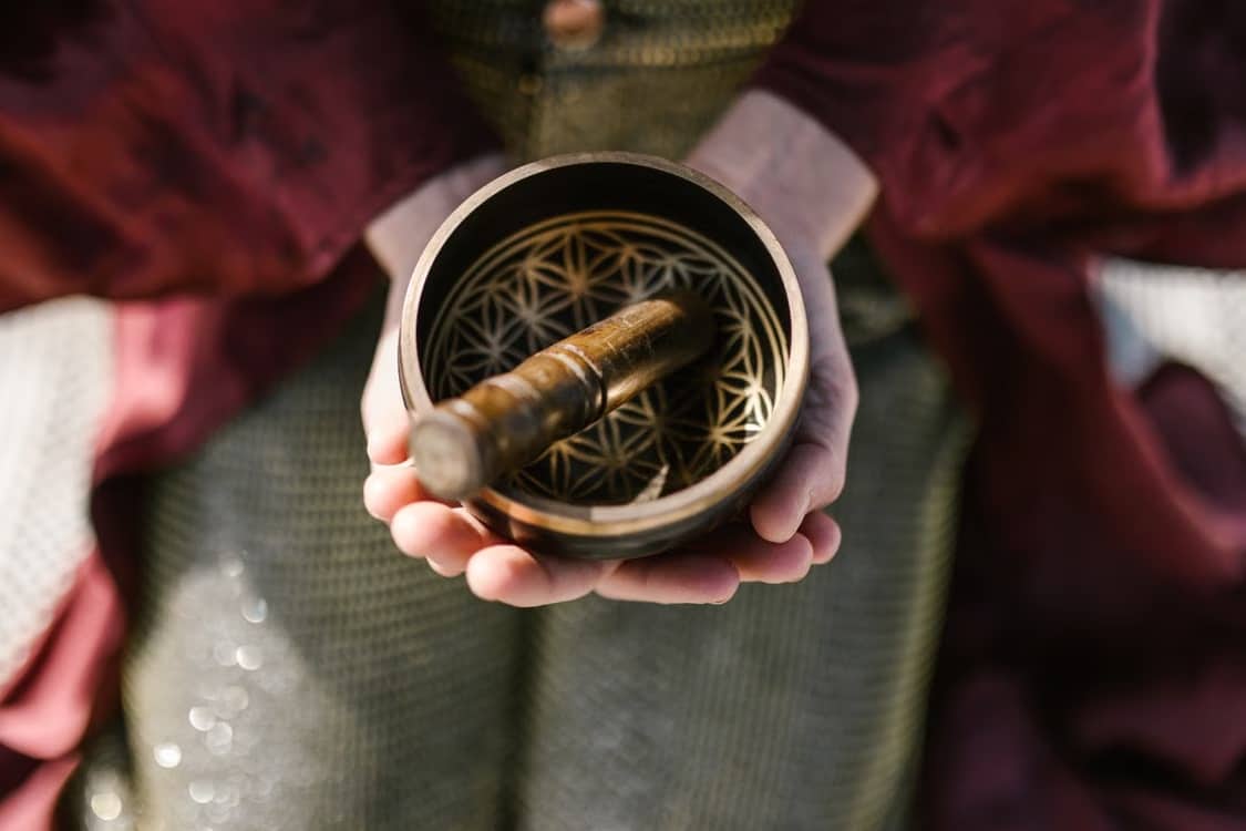 Thanh tẩy không gian sống bằng chuông xoay: Gột rửa bụi bẩn trần