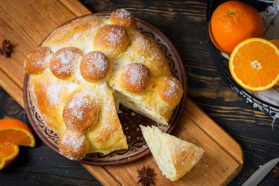 banh mi Pan de muerto cho Halloween